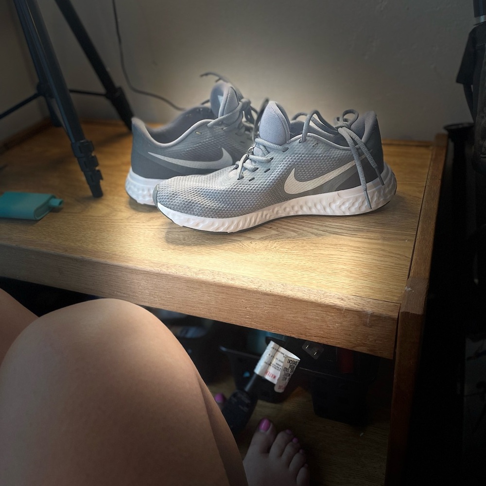 Gray Nike sneakers opened out of box (no box) but never worn size 7.5 - Picture 3 of 9